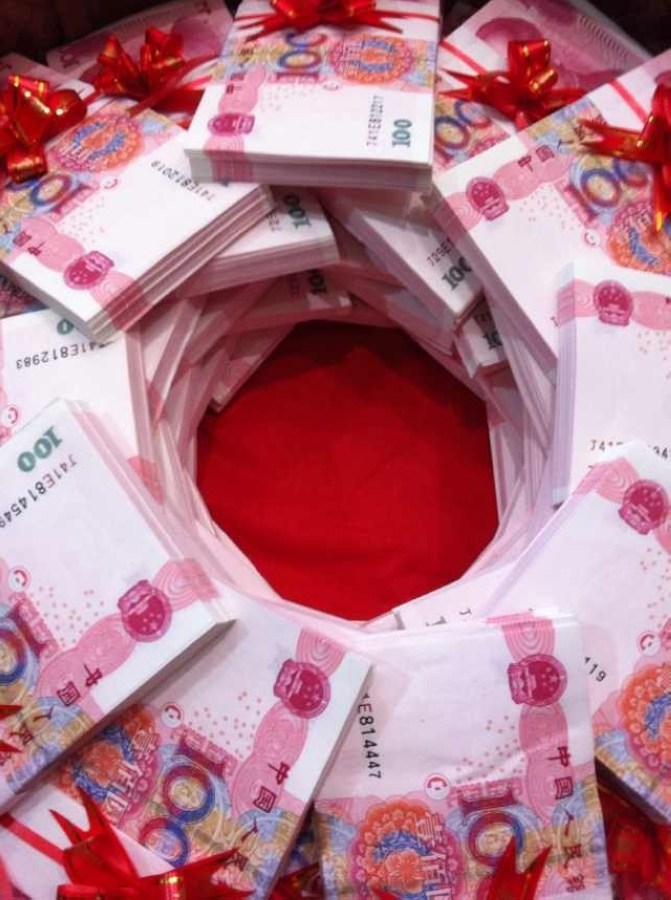 中东阔少炫富玩狮子 豪车金条土豪瞬间被秒杀