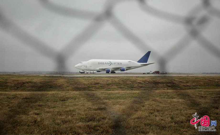 美国一架波音747货机降错机场 偏离预定机场9英里[组图]