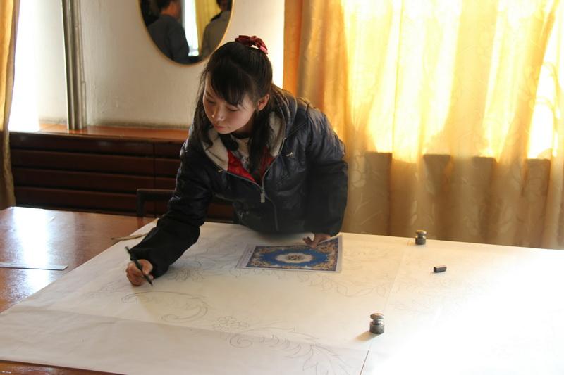 探訪平壤地毯廠 實拍朝鮮織毯姑娘工作