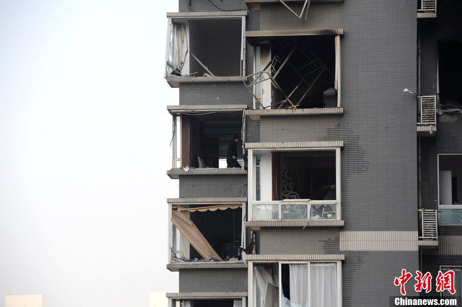 西安一高层住宅发生爆炸致1死7伤 楼内170余户疏散