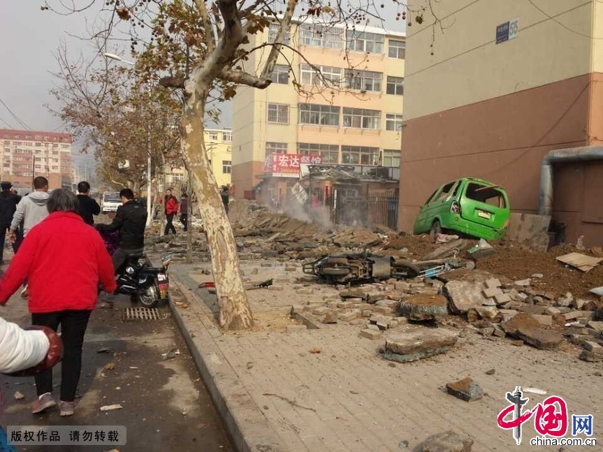 2013年11月22日，青島黃島區化工區附近發生爆炸，事故現場。圖片來源：中國網圖片庫