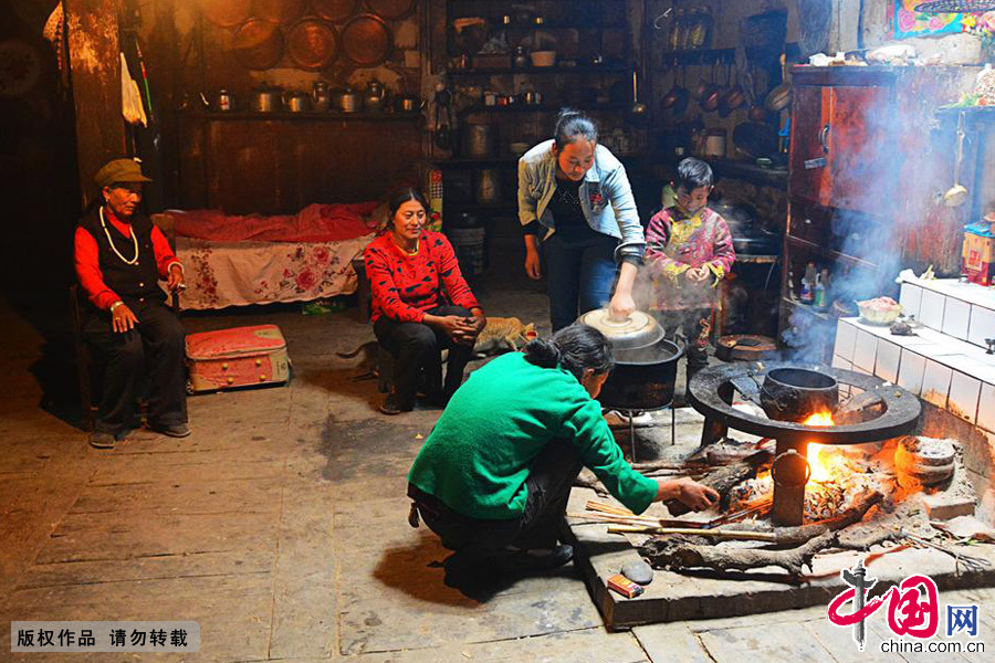 旭米人是藏族一支系，他们除了语言上与当地其他藏族稍有差异外，有一夫多妻和一妻多夫的婚俗文化。中国网图片库 郑跃芳/摄