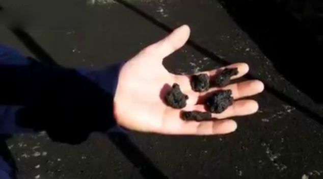 意大利：火山喷发 小镇天降“黑石雨”