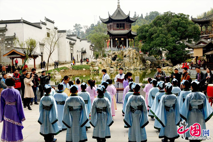  11月27日，“朱熹故里”江西省婺源县“熹园”正式建成开园，该园系朱熹祖辈所居“朱家庄”所在地，以弘扬朱子文化为主要功能。中国网图片库 朱国平摄影