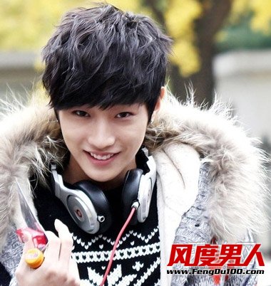 冬季韩式<em>男生</em>短发 冬天<em>韩国</em>流行<em>男生烫发发型</em>