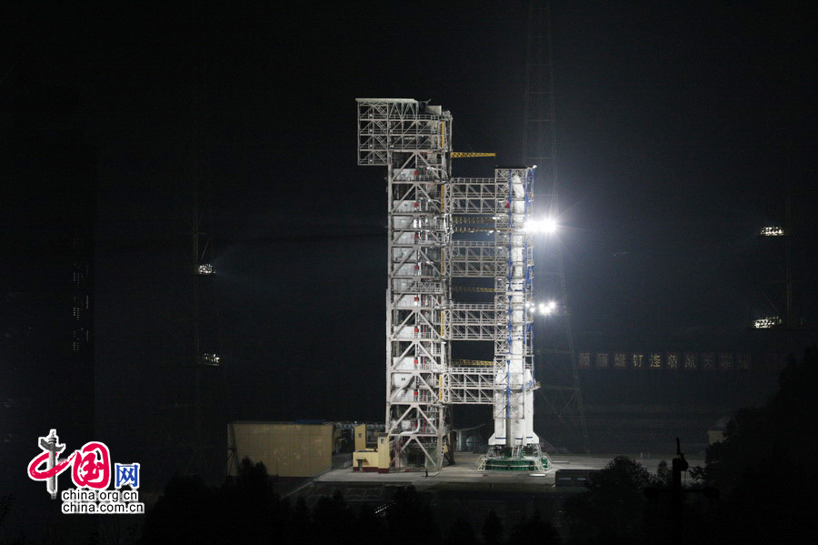 2013年12月1日，西昌衛星發射中心發射塔架：夜幕下的西昌衛星發射中心發射塔架“嫦娥三號”探測器即將在此升空。