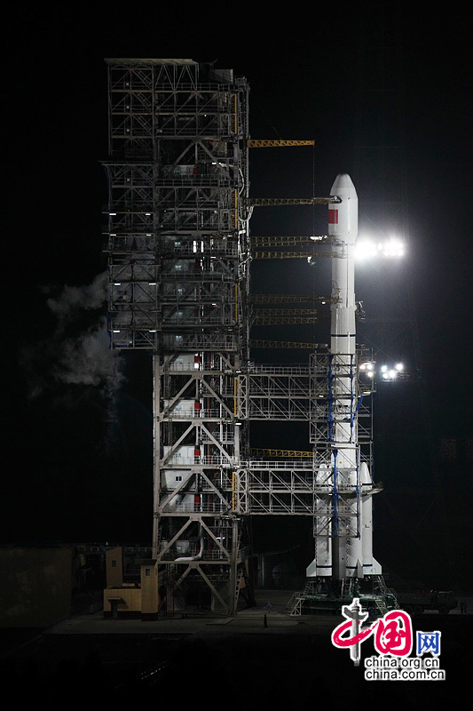 2013年12月1日，西昌衛星發射中心發射塔架：西昌衛星發射中心發射塔架逐級打開。