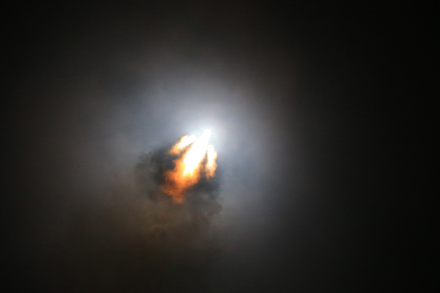 12月2日1时30分，搭载着嫦娥三号的长征三号乙运载火箭在西昌卫星发射中心发射升空。