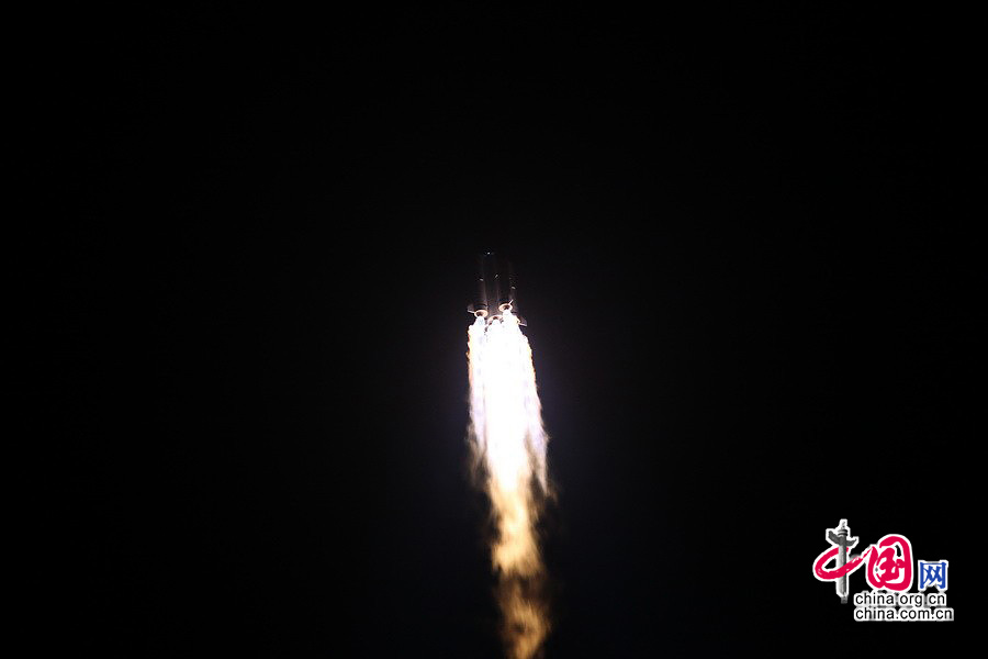 12月2日1時30分，搭載著嫦娥三號的長征三號乙運載火箭在西昌衛星發射中心發射升空。