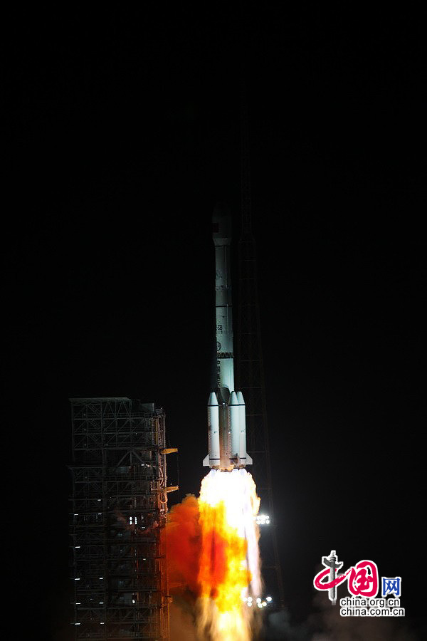 12月2日1時30分，搭載著嫦娥三號的長征三號乙運載火箭在西昌衛星發射中心發射升空。