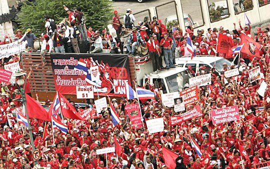 泰国局势持续动荡:英拉称无法接受反对派违宪