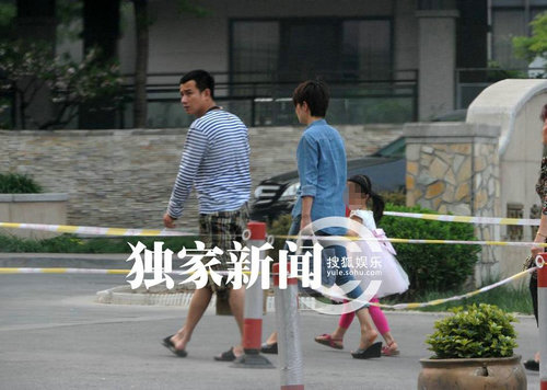 马伊璃<em>文章</em>疑<em>离婚 女儿</em>疑遭学校清退(图)_资讯