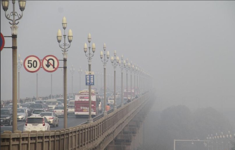 南京维持大气污染红色预警 继续停课