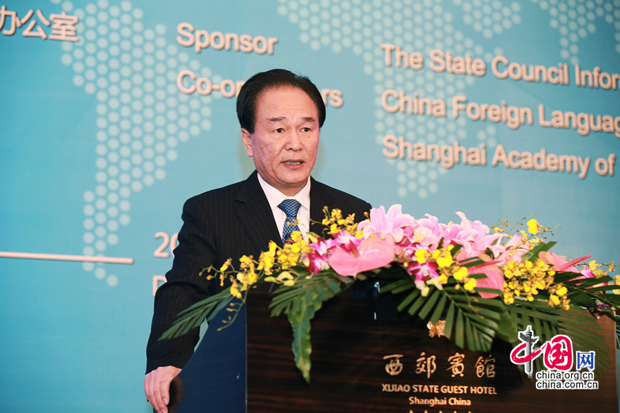 由國務院新聞辦公室主辦、中國外文出版發行事業局和上海社會科學院承辦的“中國夢的世界對話”國際研討會于2013年12月7日至8日在上海舉行。圖為國務院新聞辦公室主任蔡名照致辭。