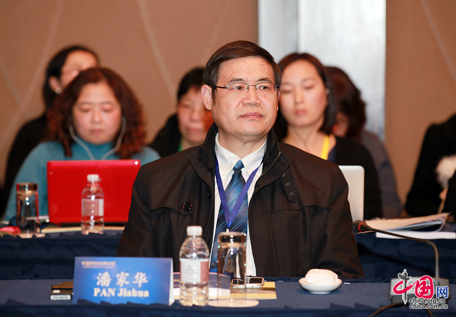 “中國夢與中國道路”圓桌會議在上海舉行[組圖]