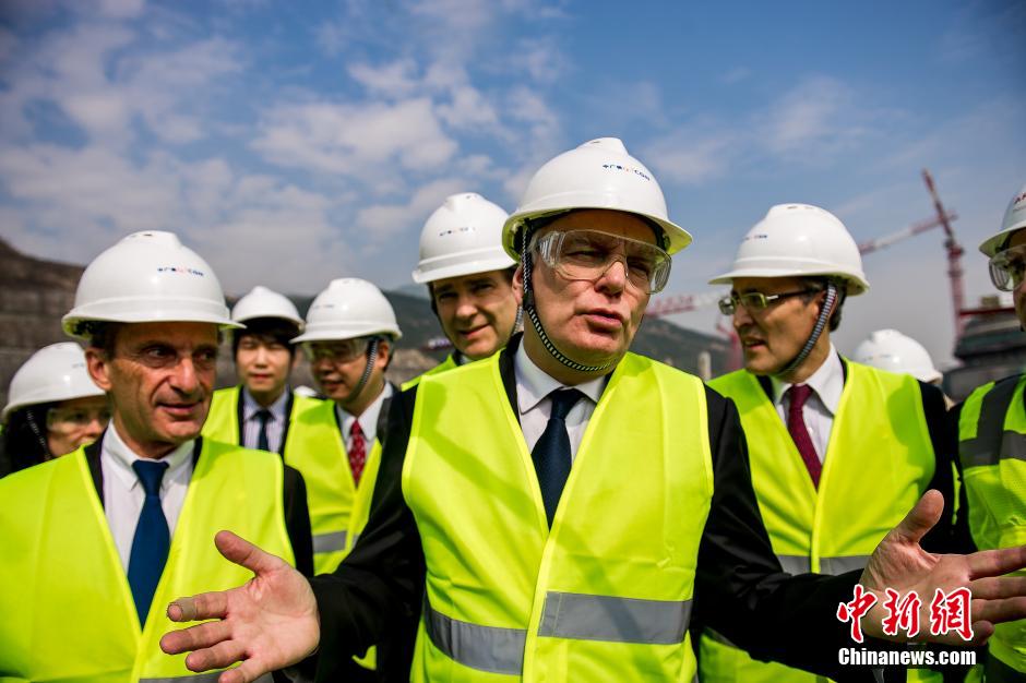 法國總理埃羅在廣東參觀正在建設中的臺山核電站[組圖]