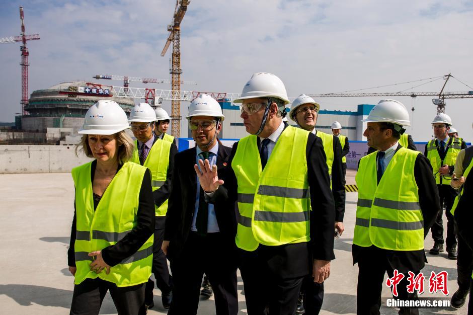 法国总理埃罗在广东参观正在建设中的台山核电站[组图]