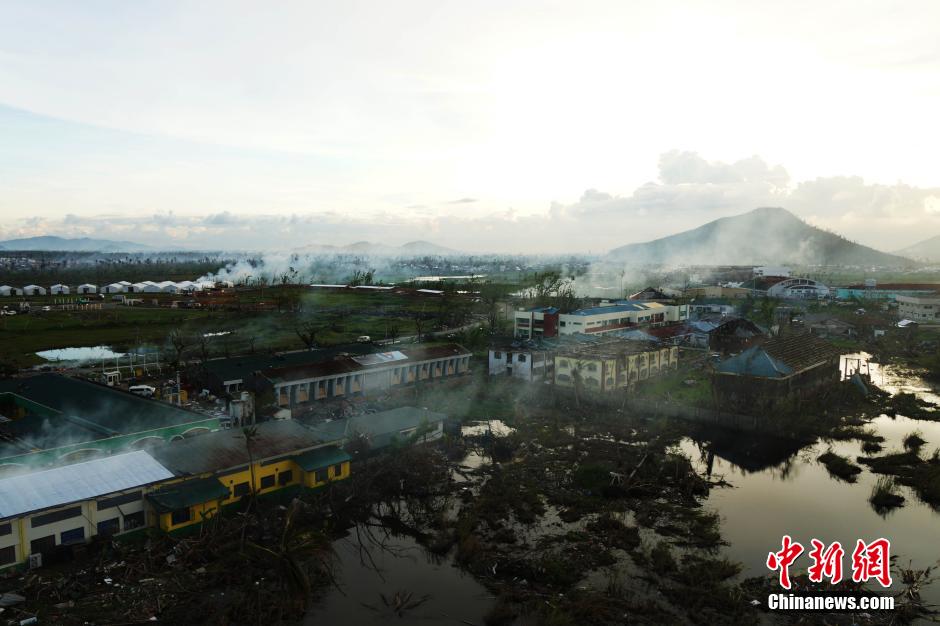 航拍和平方舟医院船位于菲律宾塔克洛班的前置医院[组图]