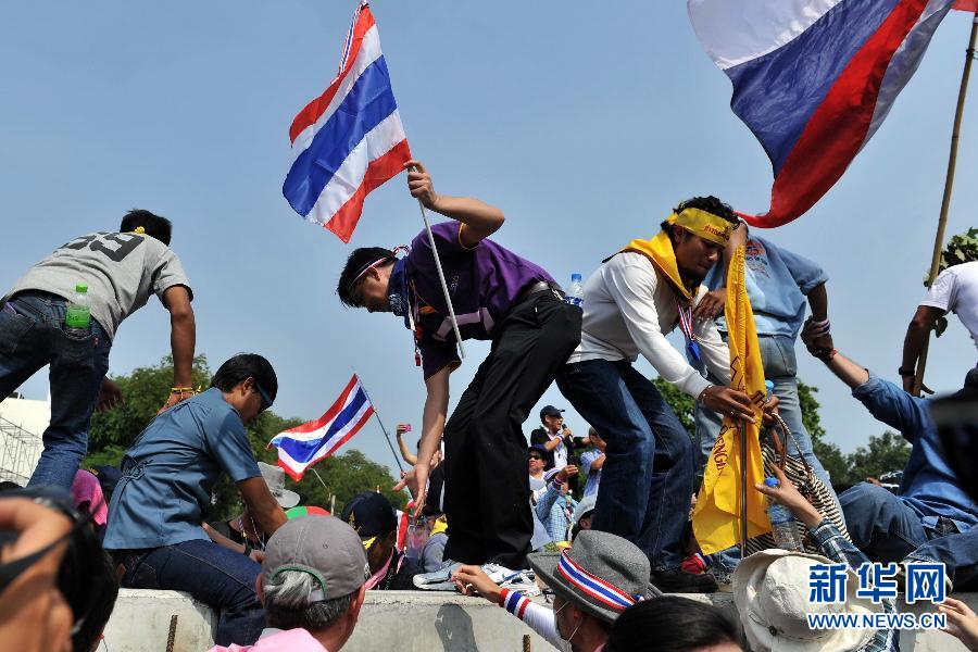 （國際）（8）泰國反政府示威者要求英拉交權