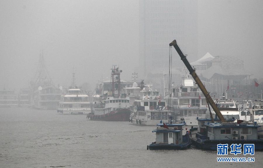 上海霧霾天氣持續 市教委叫停學生戶外活動[組圖]