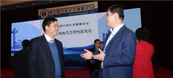 与会代表在交谈