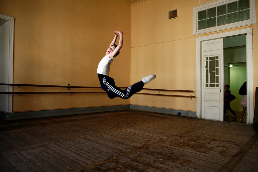 俄羅斯芭蕾舞學生的艱苦練舞生活[組圖]