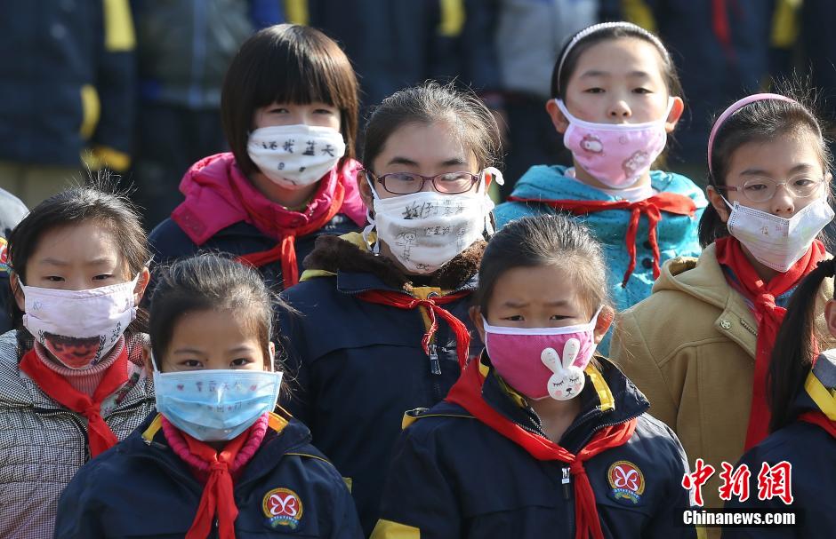 南京小学生倡导低碳拒绝雾霾“向PM2.5 Say No!”