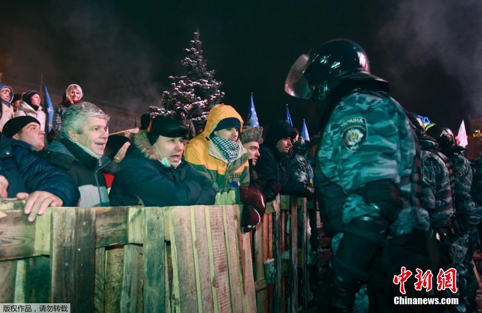 烏克蘭對抗議人群實施清場[組圖]