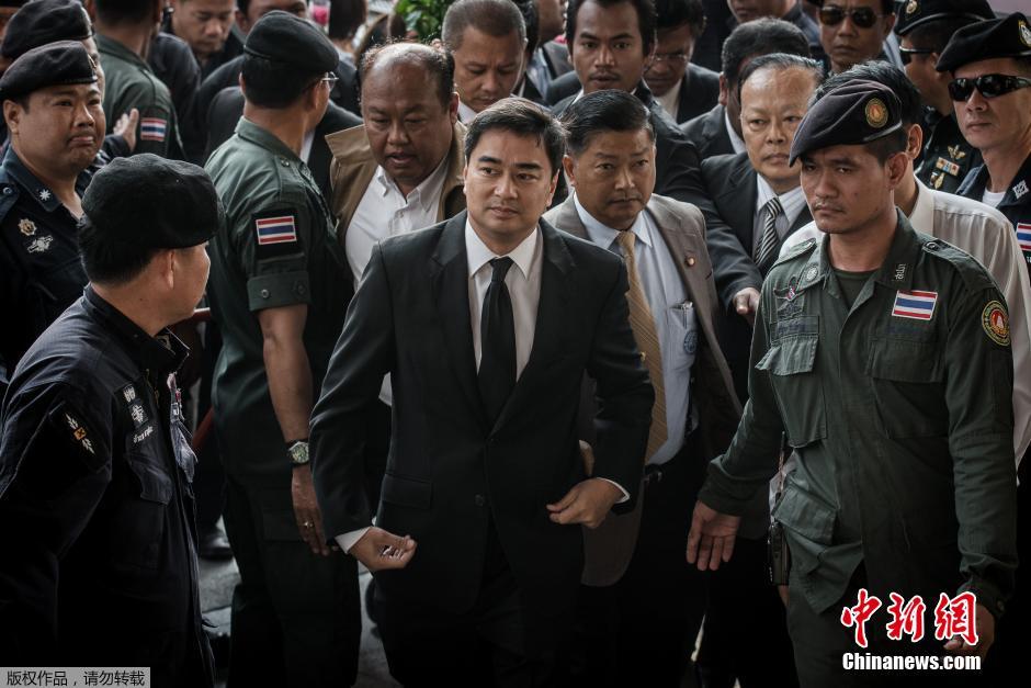 泰国前总理阿披实因谋杀罪出庭受审[组图]