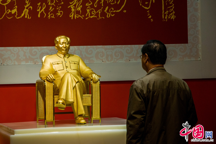 2013年12月13日，一尊重达50余公斤的毛泽东金像亮相深圳，图为毛泽东金像。 中国网图片库邓飞摄影