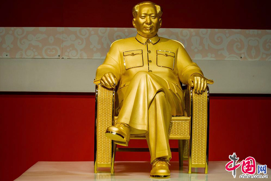 2013年12月13日，一尊重达50余公斤的毛泽东金像亮相深圳，图为毛泽东金像。 中国网图片库邓飞摄影