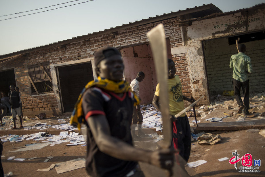 中非共和国紧张局势持续 救援人员已发现461具