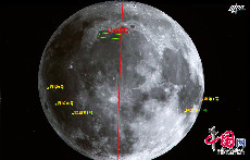 2013年12月14日，北京航天飞控大厅月球图像绿框内为虹湾着陆区。 中国网记者 杨佳摄