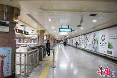 2013年12月16日，北京天安门西站地铁站。中国网记者 李佳摄影