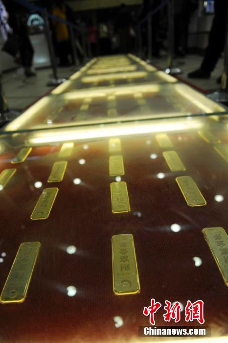 商家用180塊金條鋪成“黃金大道” 市值4700萬元