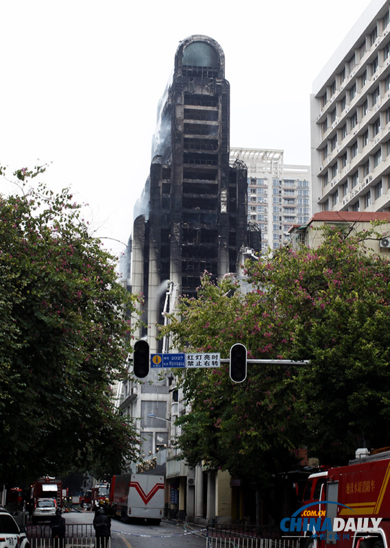 廣州建業大廈大火基本被撲滅 仍存塌樓風險