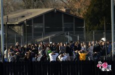 圖為13日下午阿拉珀霍高中發生槍擊事件。攝影：Joe Amon/Getty Images/CFP