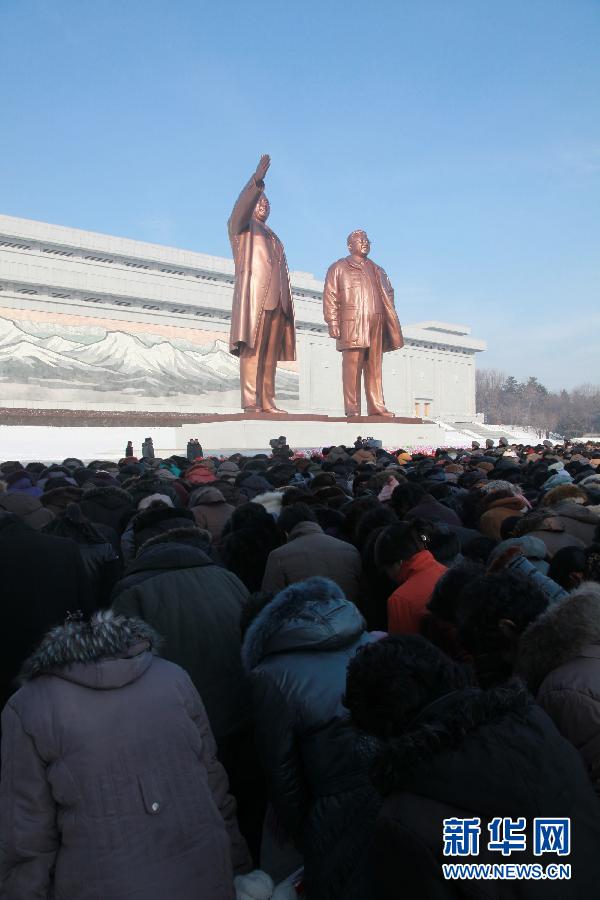 朝鲜民众纪念金正日逝世两周年