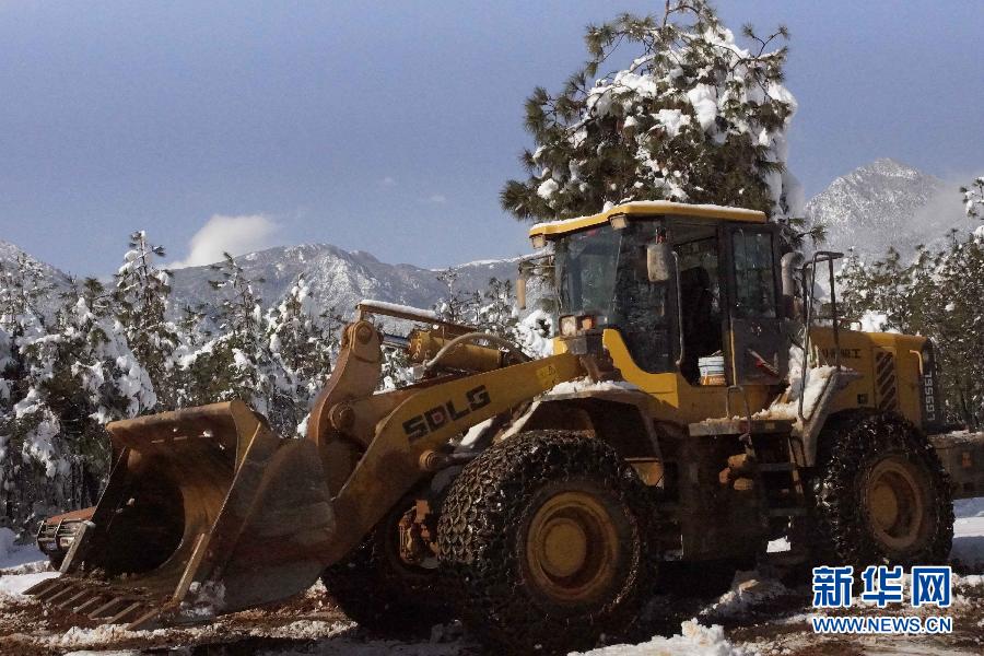 云南鹤庆：救助1400多名被冰雪阻困人员