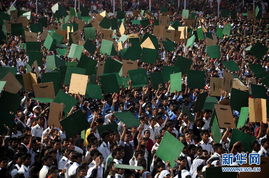 孟加拉國慶祝勝利日 眾人試圖拼建全球最大國旗