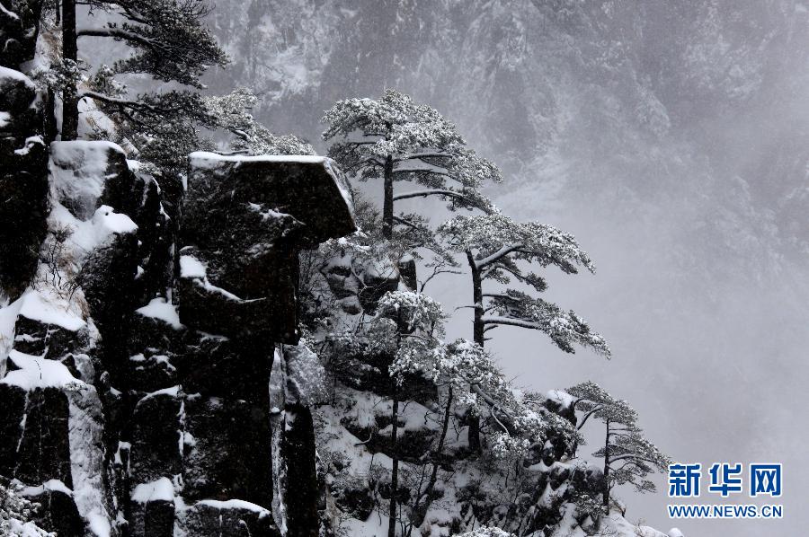 全國多地迎來今冬首場降雪 實拍西湖雪花紛飛美景