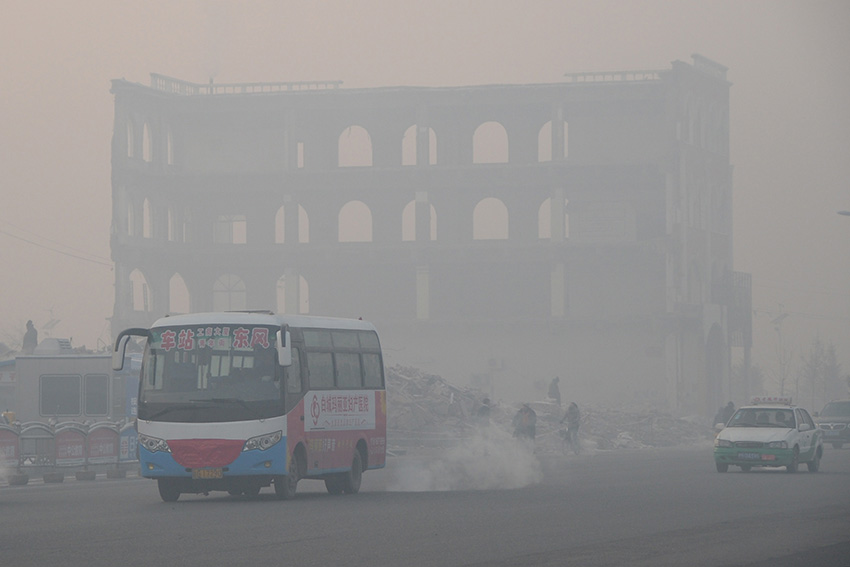 吉林遭遇雾霾天气 空气质量重污染