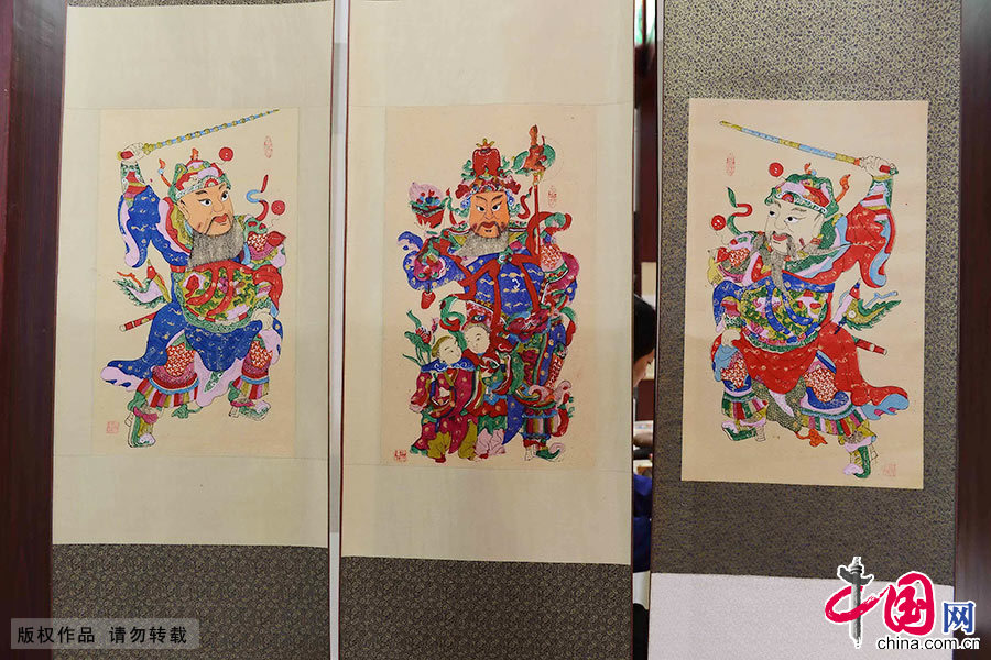 梁平木版年画是重庆市梁平县境内人民群众为庆贺年节而绘制的一种绘画艺术，至今约有三百年的历史，是四川历史上著名的三大年画之一。 中国网图片库 吉云/摄