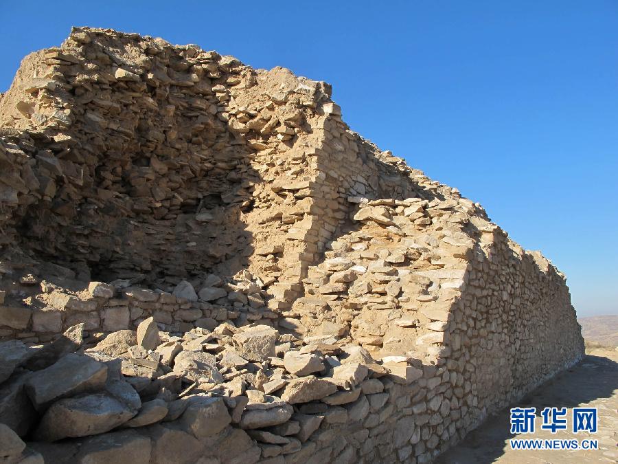 考古学家成功“解剖”中国史前最大石城的石城墙