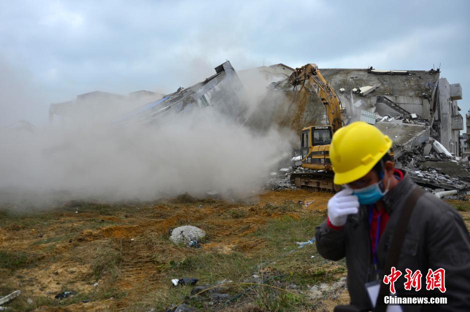 海口集中拆违三月累计拆除127万平方米违法建筑