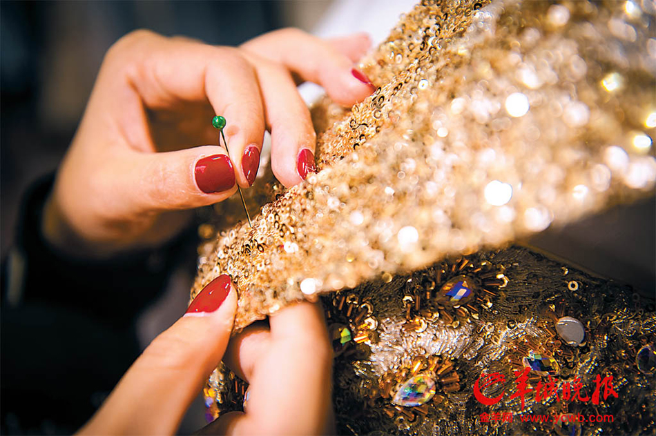 定制理由二:公众人物别闹"笑话" 深圳广电集团主持人许雨燕主持过五届