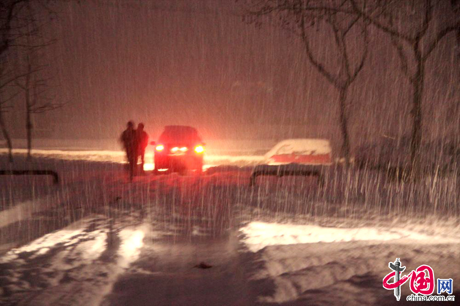 12月19日，山东威海普降大雪，局部暴雪。中国网图片库 宋永强 摄