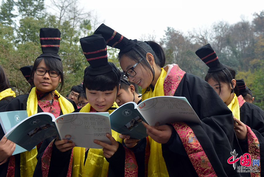 杭州举行“十八岁成人礼”宣誓仪式[组图]