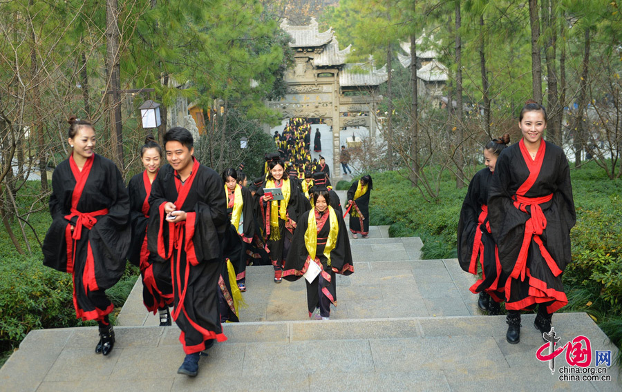 杭州举行“十八岁成人礼”宣誓仪式[组图]