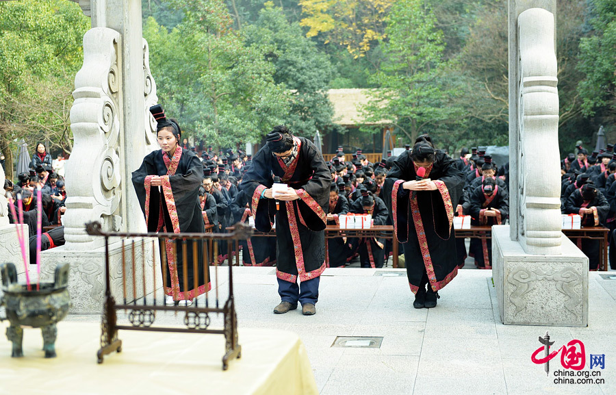 杭州举行“十八岁成人礼”宣誓仪式[组图]